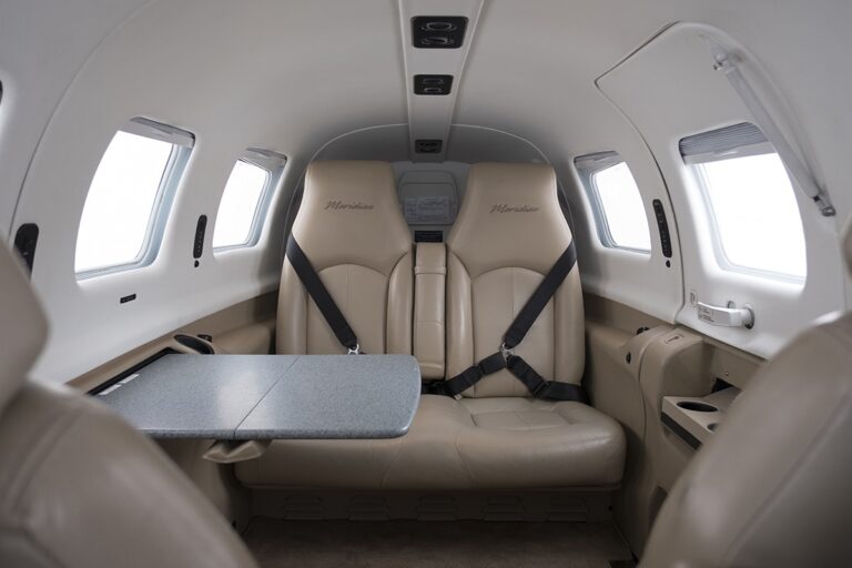 Interior-Fwd-Aft-Tray-Out_1200x800