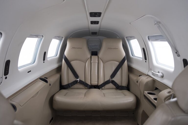 Interior-Fwd-Aft_1200x800