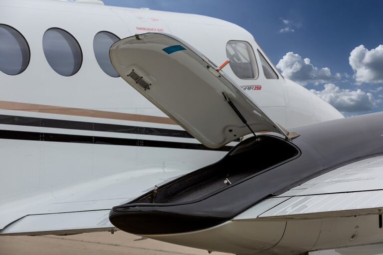 King-Air-250-N233HV-11