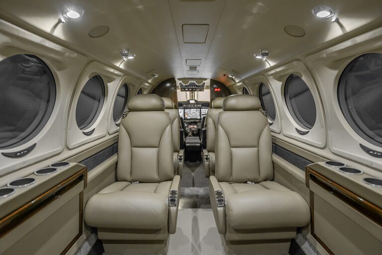 King-Air-250-N233HV-16