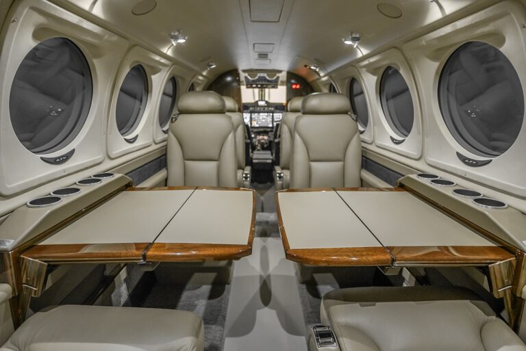 King-Air-250-N233HV-23