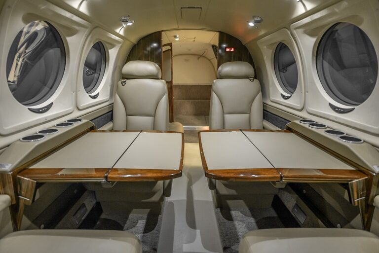 King-Air-250-N233HV-25