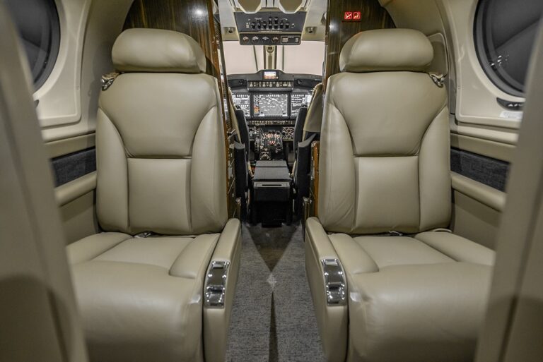 King-Air-250-N233HV-27