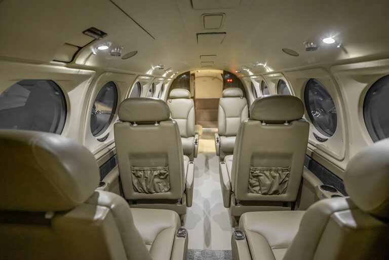 King-Air-250-N233HV-28