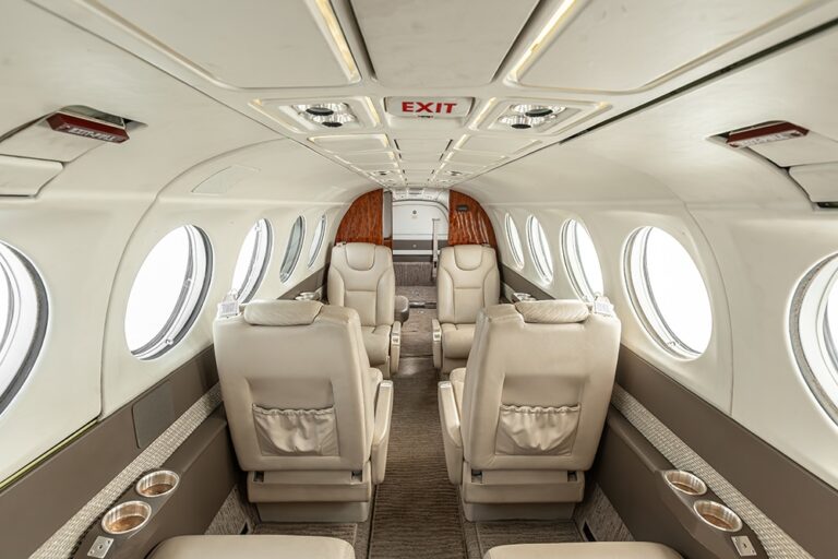 King-Air-300-N566KA-26