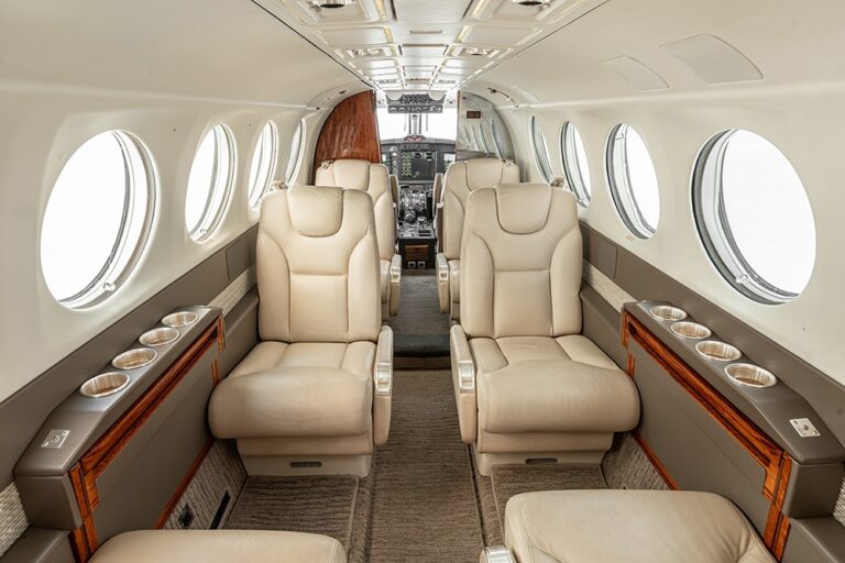King-Air-300-N566KA-3