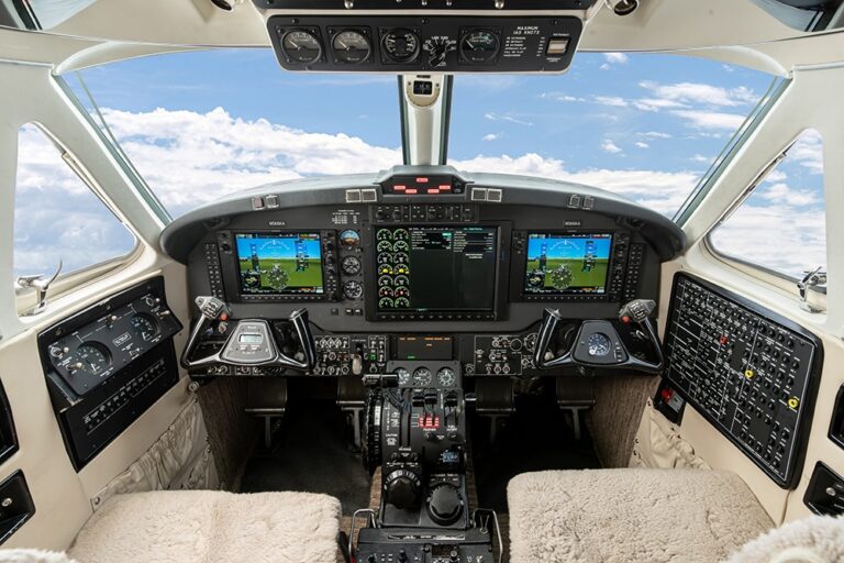 King-Air-300-N566KA-34-2