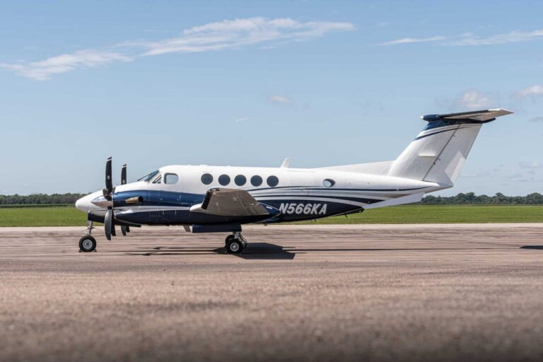 King-Air-300-N566KA-38-scaled-1