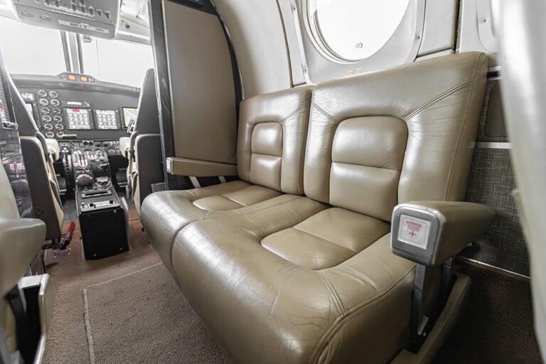 King-Air-B200-N703M-33