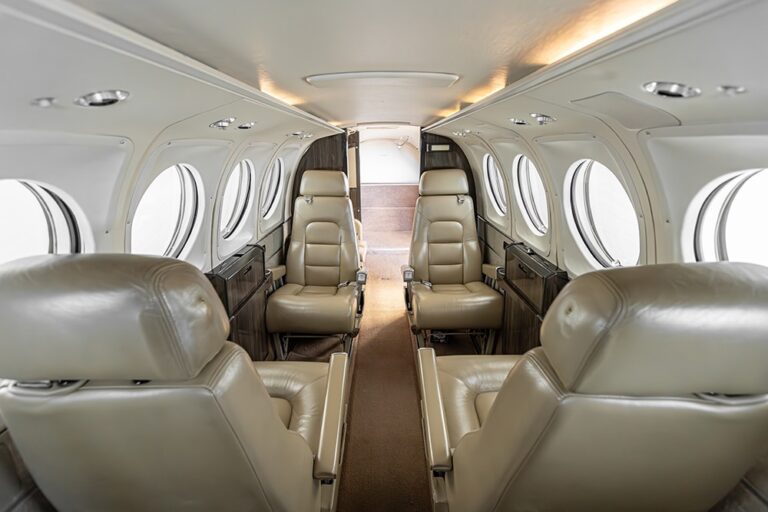 King-Air-B200-N703M-36