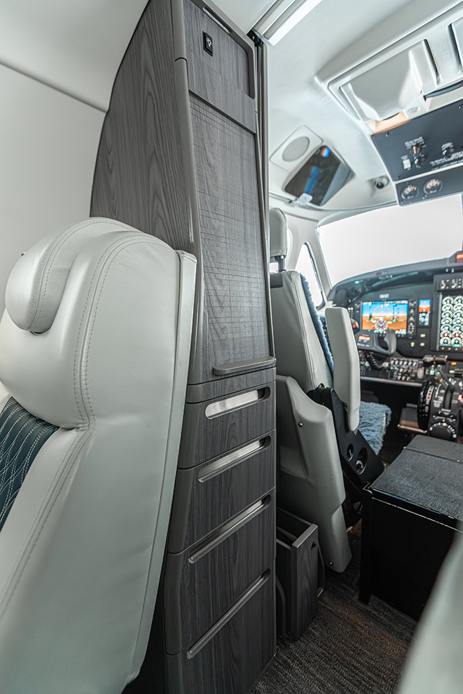 King-Air-B200-N81ET-35