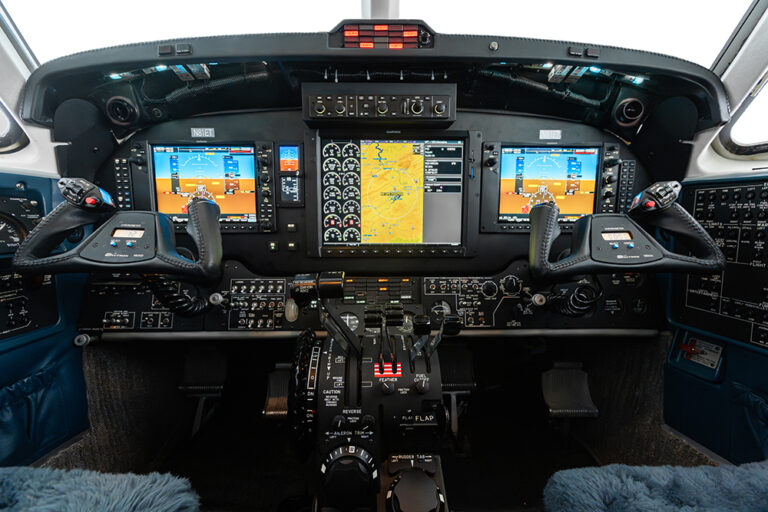 King-Air-B200-N81ET-41