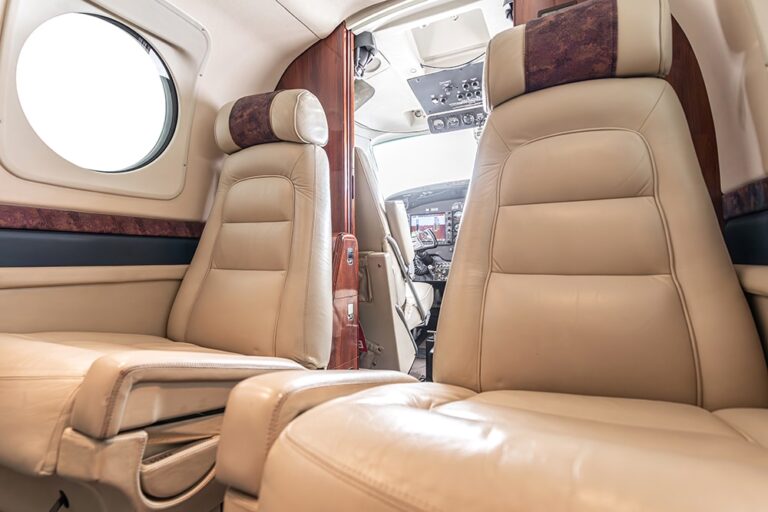 King-Air-C90-N437JB-14