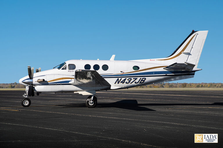 King-Air-C90-N437JB-22-IADA-logo