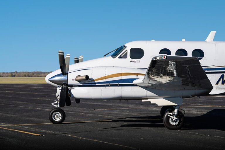 King-Air-C90-N437JB-23