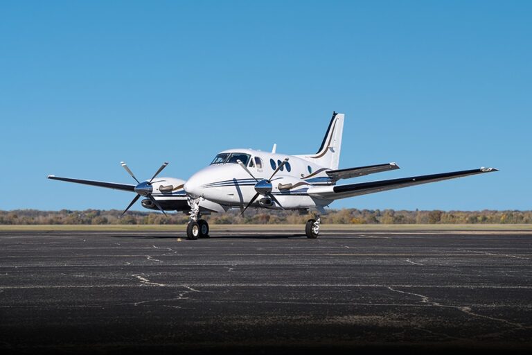 King-Air-C90-N437JB-25