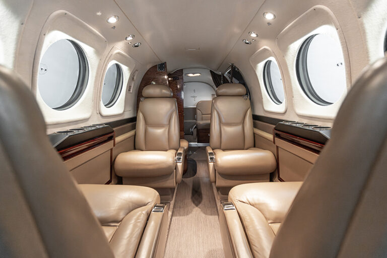 King-Air-C90GTi-N528GM-42