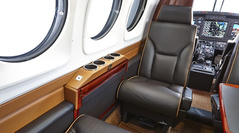 LJ-1671-Interior-Seat_921x515