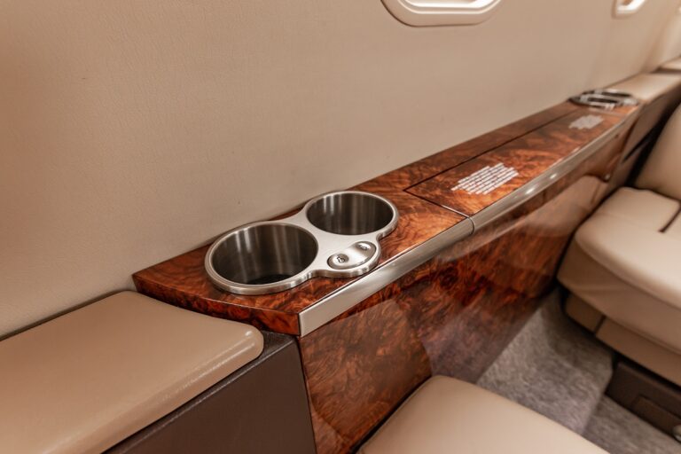 Lear-45-451-Drinkrail-1200x800-1