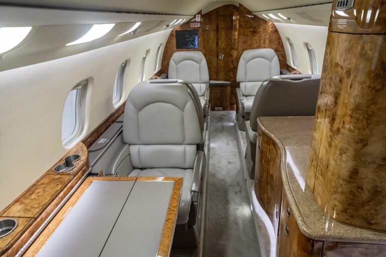 Lear-60XR-N74HT-26