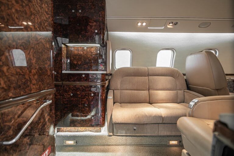 Lear60-N496WH-1