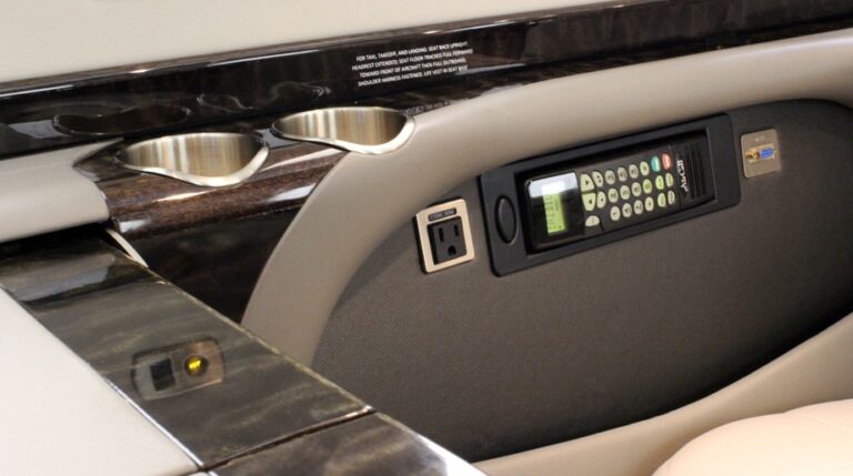 N687DS-Interior-Details-low-res-921-x-515