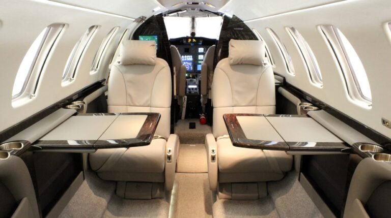 N687DS-Interior-fwd-2-low-res-921-x-515jpg