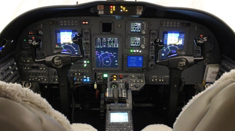 N687DS-Panel-921-x-515