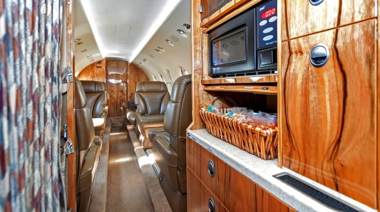 N853CC-Galley-921-x-515
