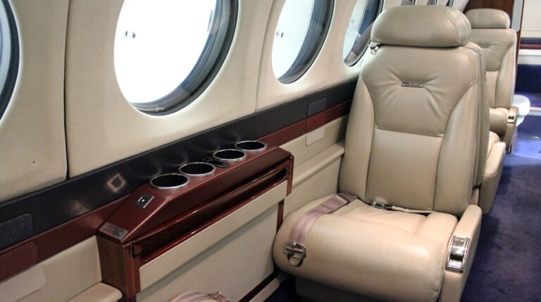 N91GR-Single-seat-no-table-921x515-1
