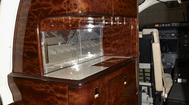 RK-179-Interior-galley_921x515