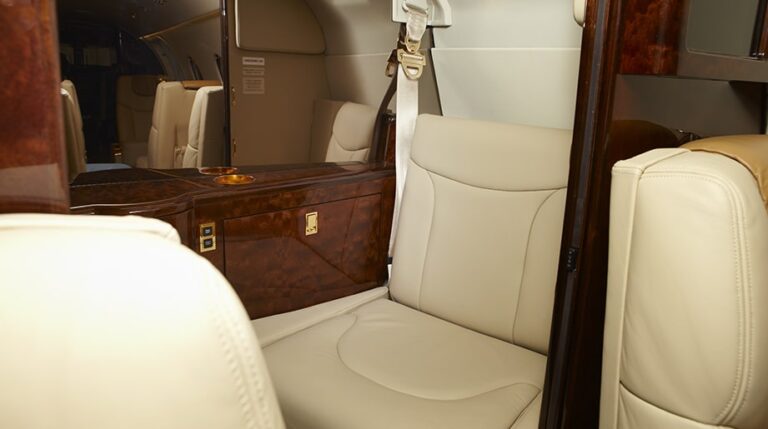 RK-179-Interior-lav_921x515