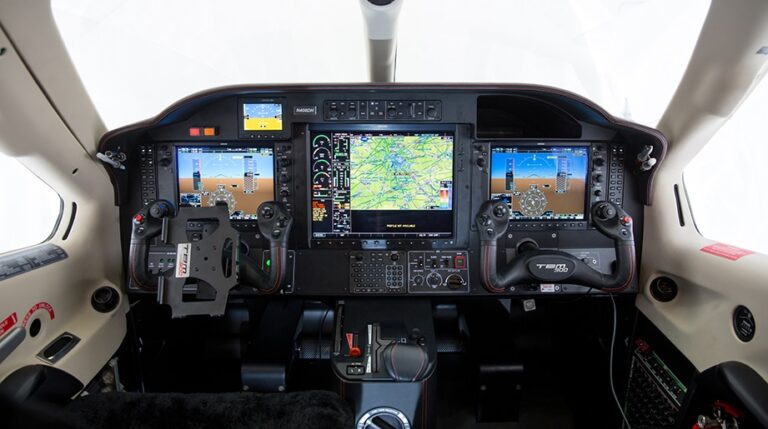 TBM-1072-Cockpit-2-921x515-1