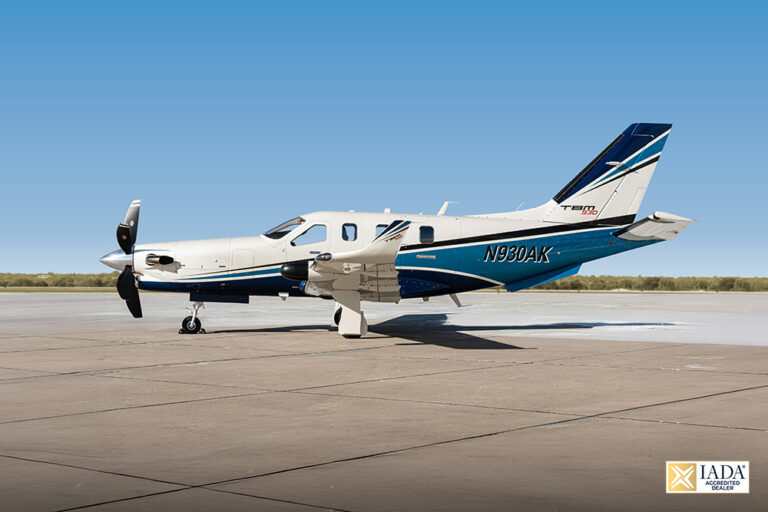 TBM-930-N930AK-1-IADA-logo-1