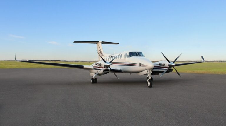 plane-on-Elliott-ramp-921x515-1