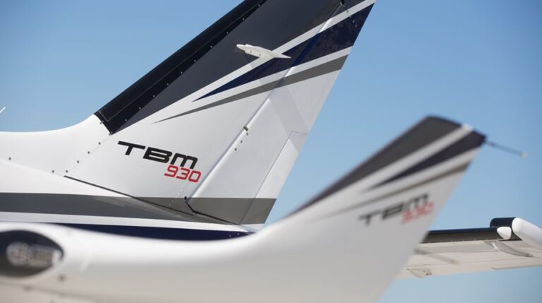 tail-921-x-515