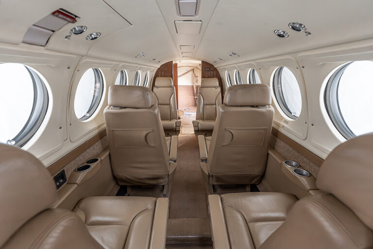 King Air B200 - N3051K-14