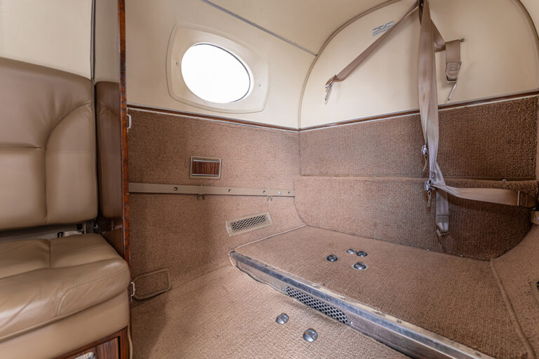 King Air B200 - N3051K-23