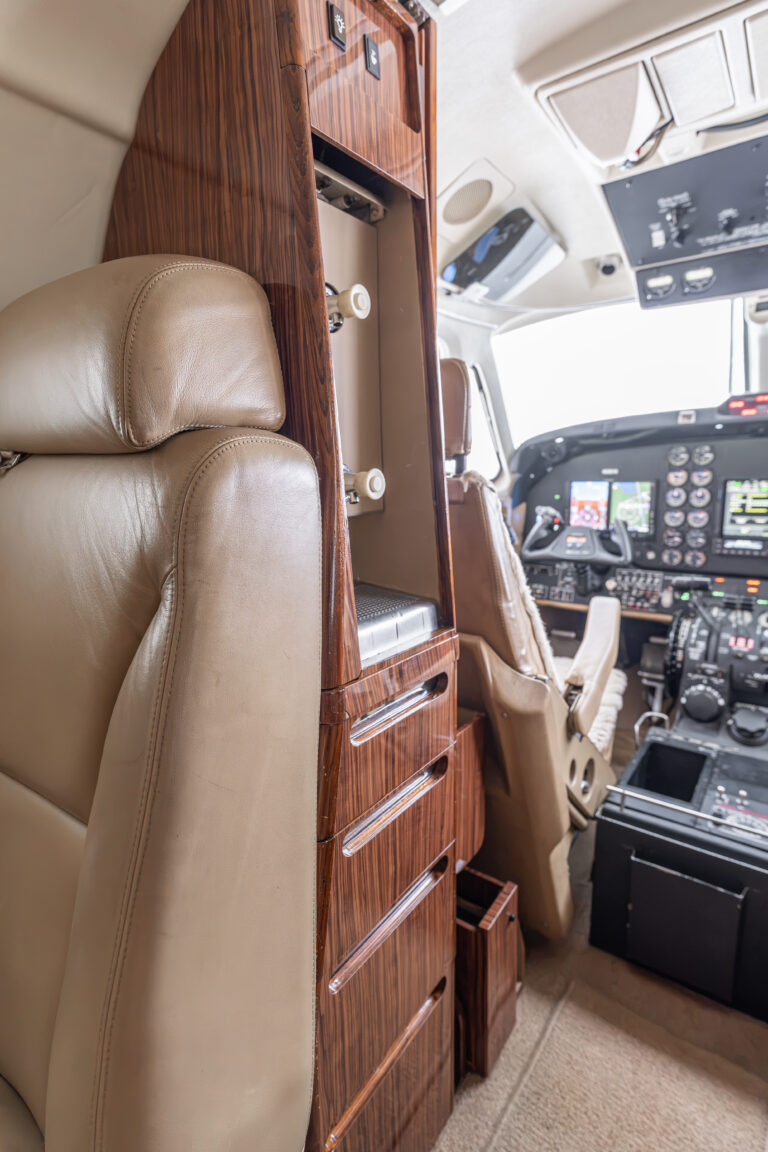 King Air B200 - N3051K-25