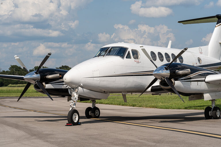 King Air B200 - N3051K-33