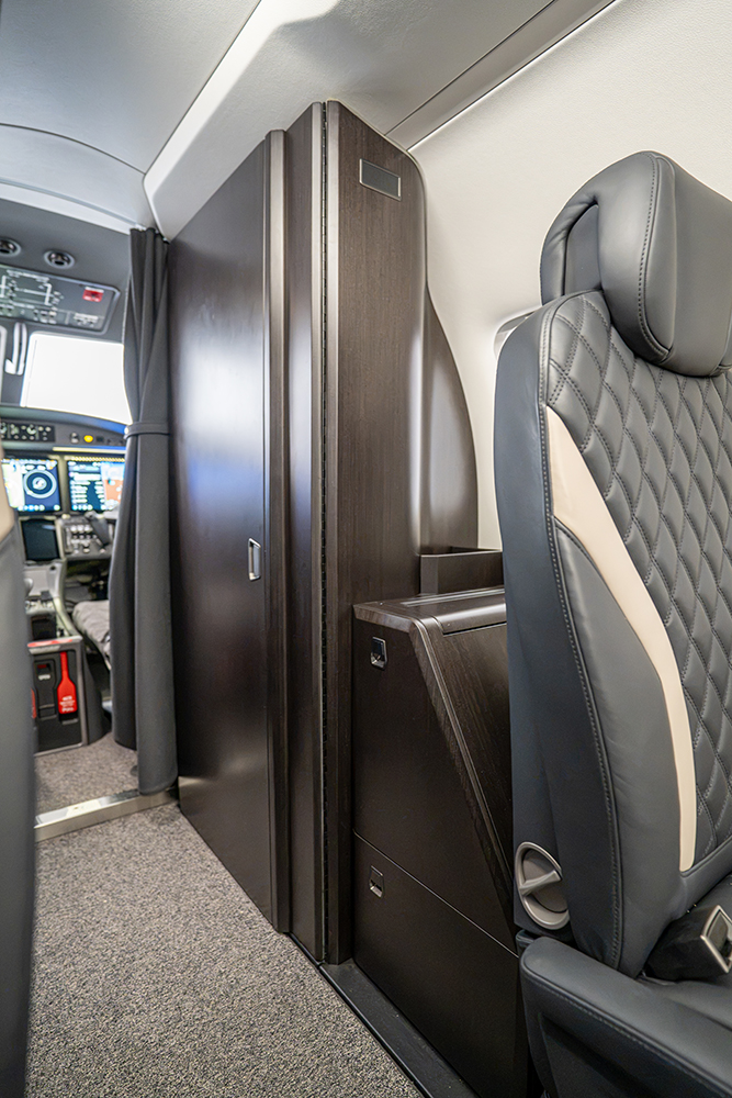 Pilatus PC12 - N681DB-35