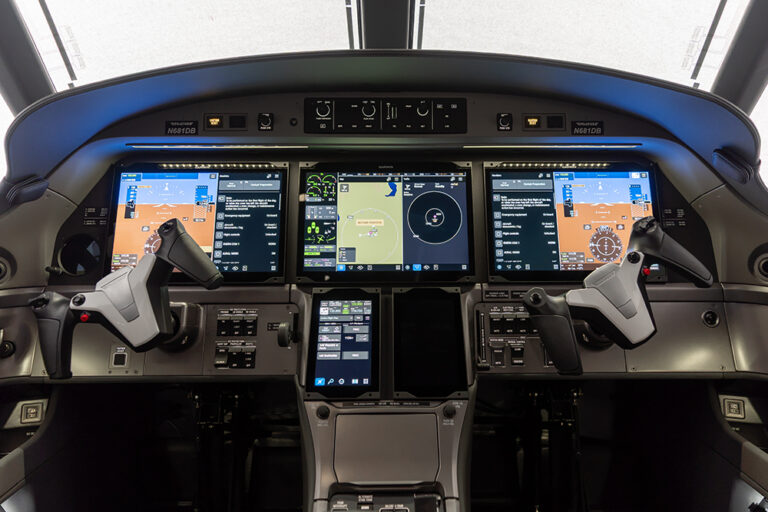 Pilatus PC12 - N681DB-38